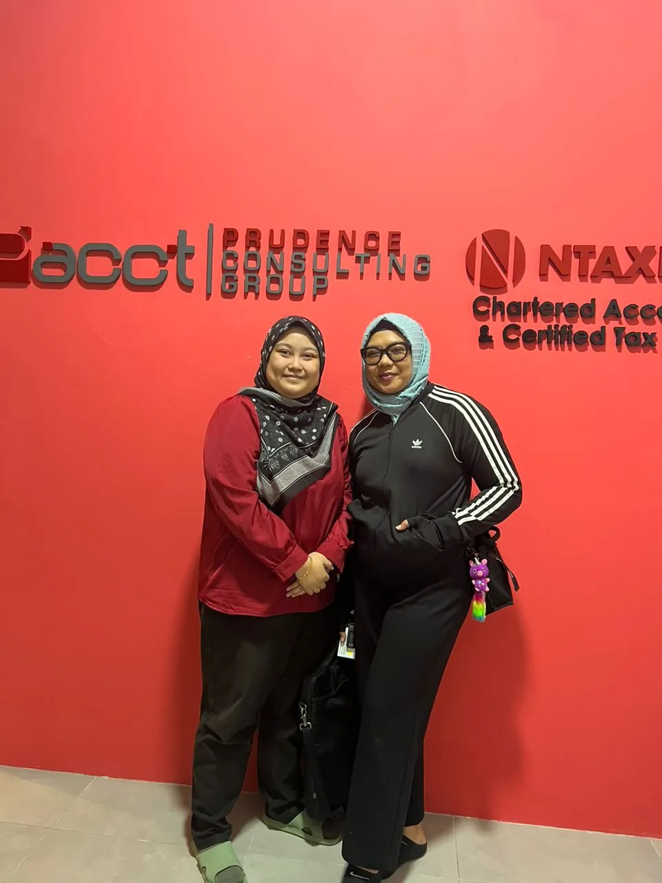 Bersama pelanggan Ntaxpro